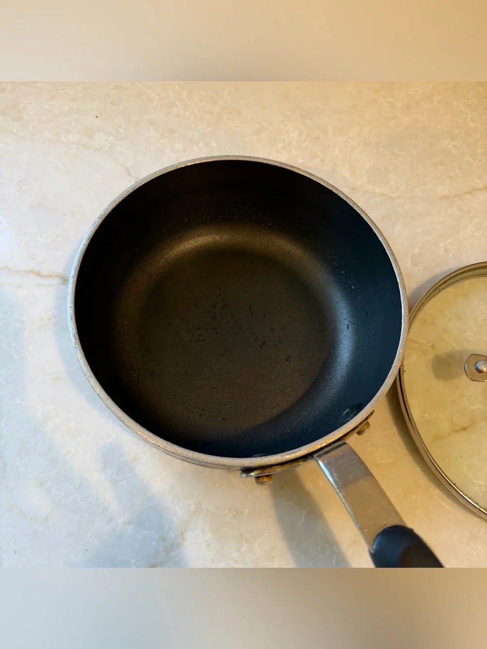 Wearever Black Saucepan with Glass Lid - Kitchen Essential